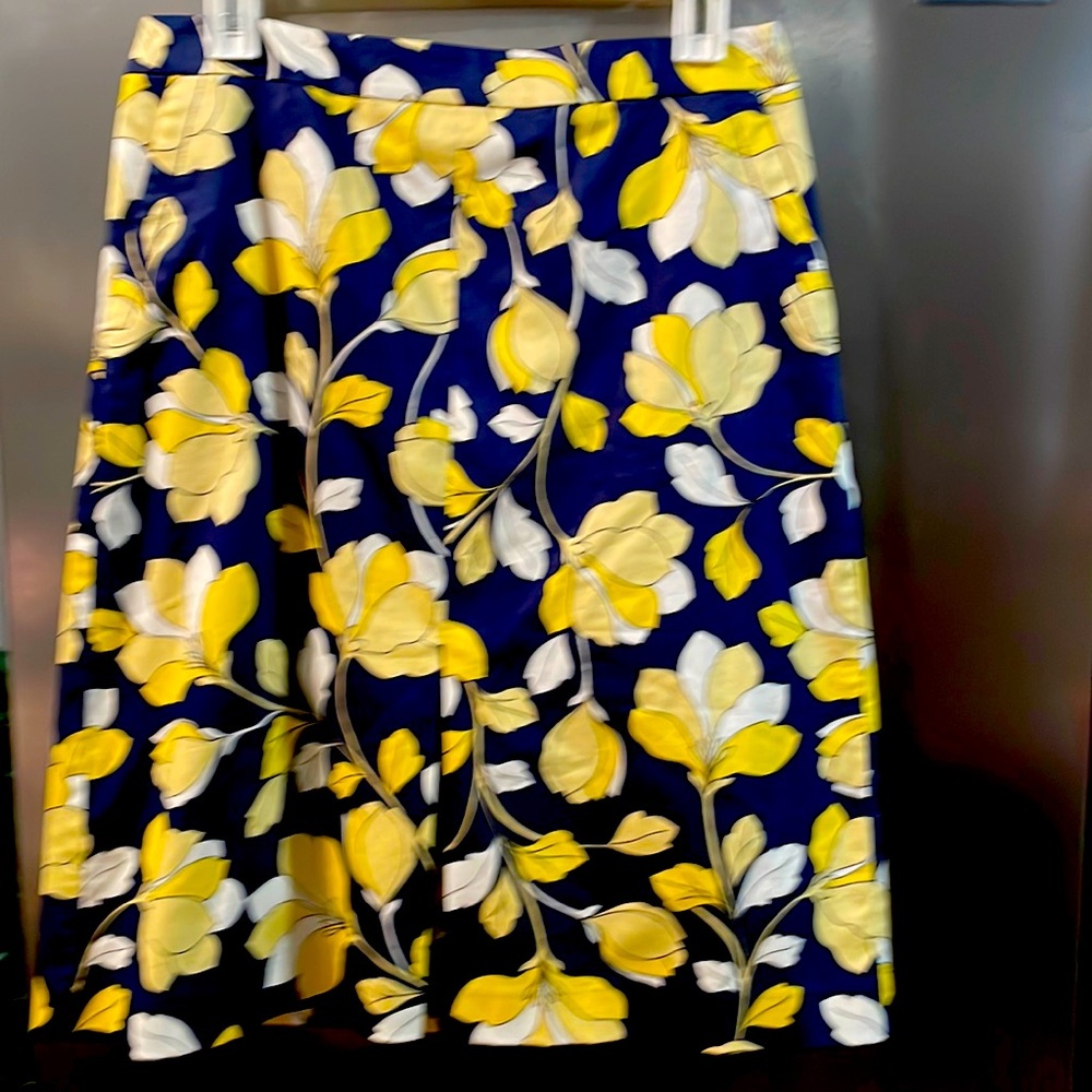 Talbots A line skirt size 6 yellow and navy blue floral